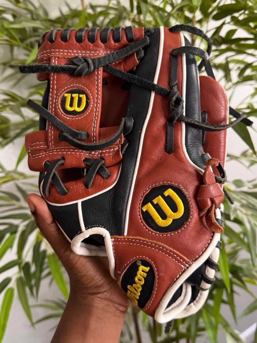 Wilson A500 Boys Girls Youth Broken In 11.5” Baseball Softball Glove Right Throw